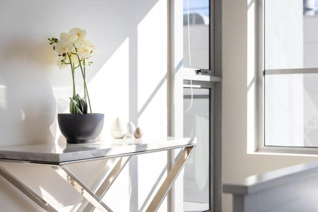 A Spacious 2br With An Amazing View Over Darling Harbour *