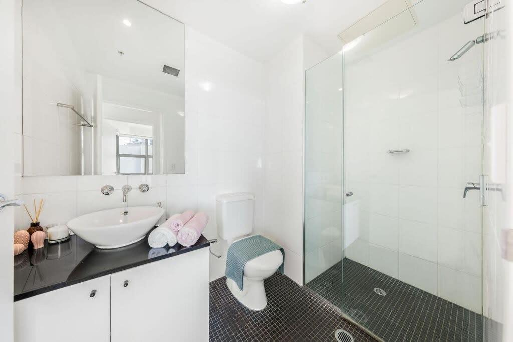 A Spacious 2br With An Amazing View Over Darling Harbour * Sydney