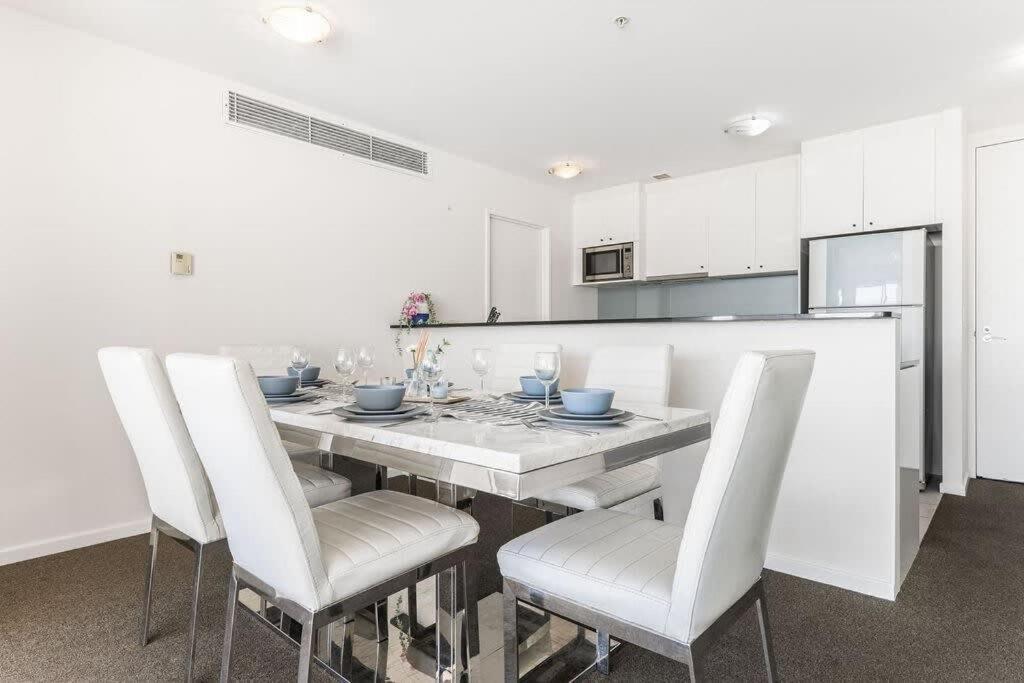 A Spacious 2br With An Amazing View Over Darling Harbour *