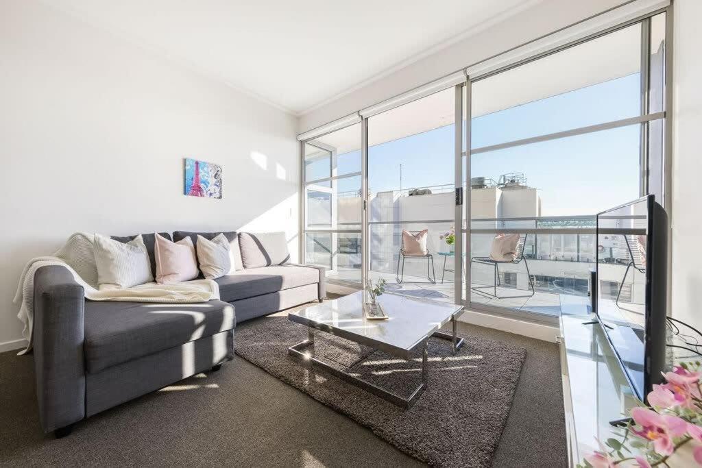 A Spacious 2br With An Amazing View Over Darling Harbour
